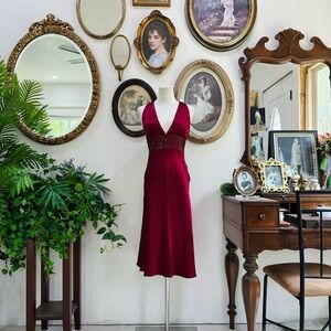 Elegant Deep Red V-Neck Midi Dress with Beaded Waist